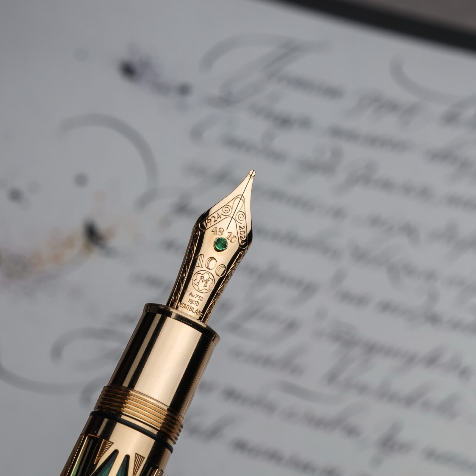 734A6877